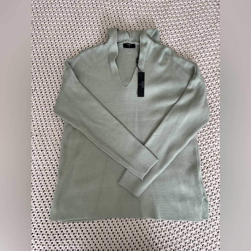 NWT Tahari Lightweight Sweater w/Hood